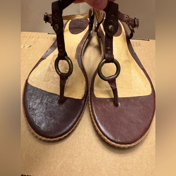 Frye Mary Harness Leather t strap Sandals 8.5 Brown Flat Thong Ring bohemian - Picture 6 of 10